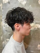 アカ(ACA)&nbsp;マッシュ　ツイストスパイラル　波巻きパーマ　センターパート