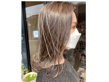 ＬＥＣＩＥＬ　ＨＡＩＲ　ＤＲＥＳＳＥＲ（美容）