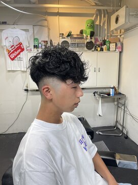 メリケンバーバーショップ フクオカ(MERICAN BARBERSHOP FUK) パーマフェード