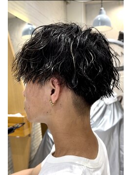 ヴァネッサ VANESSA ツイストスパイラルパーマメンズマッシュ刈り上げ