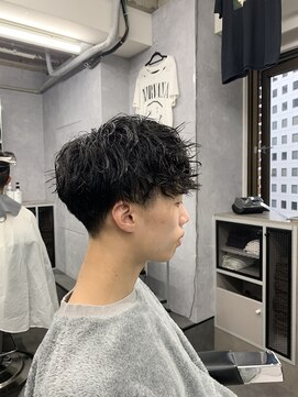 クロムトウキョウ ザ バーバー ネオン 新宿店(CHROM TOKYO the Barber ne/on) ツイストスパイラルパーマ