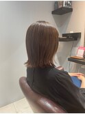 低め外跳ねミディアムボブスタイル