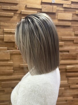 ラピス 横浜(Lapis) シャドールーツ切りっぱなしボブ