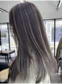 ホワイトハイライトロングレイヤーカットグレージュブリーチ湘南