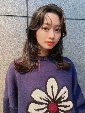 ホフ 大阪心斎橋店(F.O.F) ベージュインナーカラーショートボブレイヤーミディアム前髪