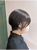 ショートヘア/大人かわいい/イルミナカラー/前下がりショート