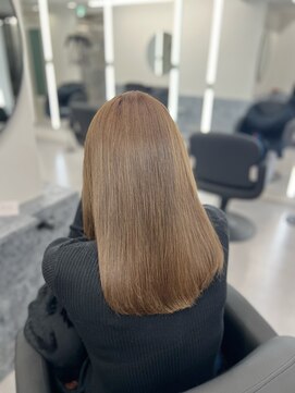 オリーブベージュ