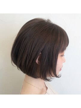 ファヴォリ(favori) 【favori　自由が丘】　前下がりシンプルショートボブ