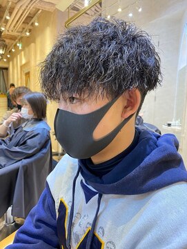ロンドガルマン 名古屋(Lond GULLMAN) 前下がりツイストパーマ／マッシュ／