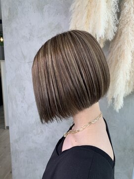 フリーダムメルシー(freedom Merci) ■ハイライト ベージュ 前下がりボブ