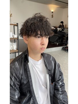 フゥ 宇都宮(FeU) 波巻きスパイラルパーマツーブロックツイストスパイラルパーマ