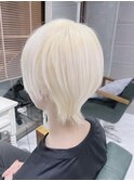 ブロンドカラー韓国マッシュ シルバーカラーマッシュショート