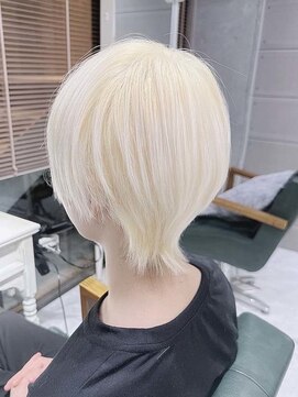 デイズ(days) ブロンドカラー韓国マッシュ シルバーカラーマッシュショート