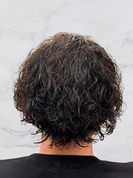 サロン ド メイド(Salon de MADE)の写真/落ち着いた大人男子が集まるサロン【メンズパーマ+皮脂除去シャンプー+頭皮パック+弱酸性TR付¥12400】