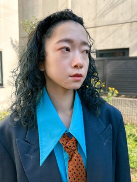 ヌウ(nuu) (Kiriyama)ハードパーマブルーロングスタイル