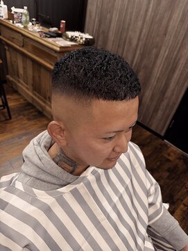 グラディ(GLADY) バーバー/メンズ/特殊パーマ/フェード/シェービング/西新井