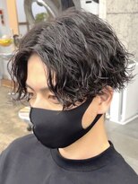 波巻きスパイラルパーマツイストスパイラルパーマメンズヘア原宿
