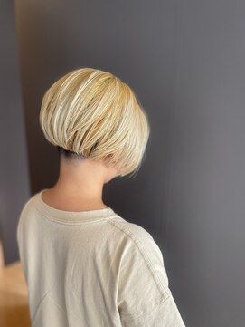 セーアーペー(Se.a.pe) ツーブロックスキンフェイドショートボブ/ホワイトブロンド