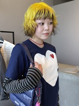 ネン(nen) イエローとブラウンのデザインカラー