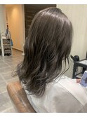 オリーブグレージュ