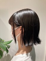 キー(KEY)&nbsp;切りっぱなし前下がりボブ