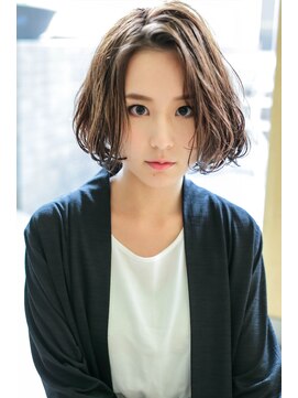 プロム(Prom) 濡れ髪で少し大人なクールでグラムなボブ！