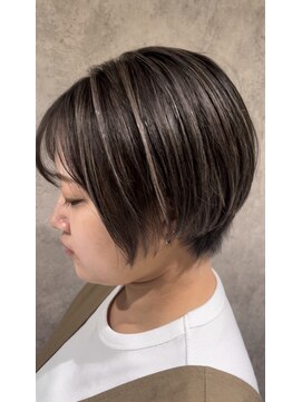 ザブリッジ(the Bridge) 20代30代40代に人気！グレージュカラーハイライト×ショートボブ