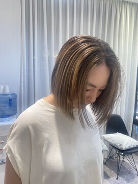 ブランコトレス 烏山店(BLANCO tres) 切りっぱなしボブ×ハイライト