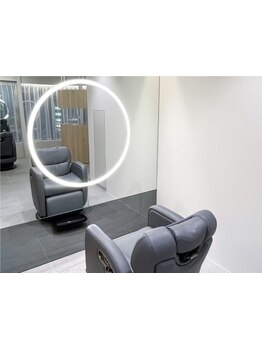 全席がシャンプー台付き半個室の贅沢空間◎お隣を気にせず相談しやすい雰囲気で快適なサロンタイムを♪