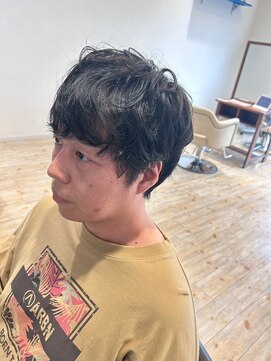 アルコ(Arco) メンズカット スーツビジネスに合う黒髪短髪 ニュアンスパーマ