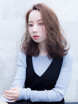 ジェニーバイメノン(JENNIE by Menon) 小顔かき上げバング  エアリー くびれセミディ  ことりベージュ