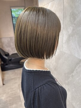 ドゥマン(Demain) 赤みレス×透明感カラー　大人のコンパクト美シルエットボブ