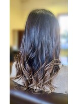 シンミ(SHinmi)&nbsp;巻きが映えるグラデーションカラー