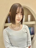 ヒビヲ 天神警固(HIBIO) ショートボブ切りっぱなしボブタッセルボブブリーチダブルカラー