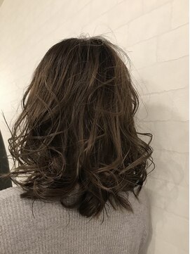 ヒッピーヘアー(Hippie Hair) 無造作マットグレージュ