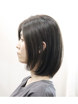 ウィスカーヘアー(whisker hair) ミディアムレイヤー