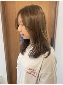 クリーミーベージュ