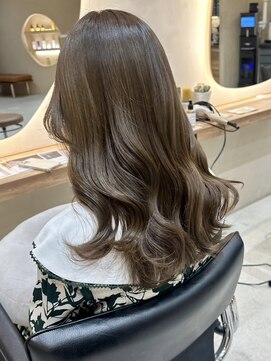 ヒビヲ(HIBIO) ミルクティーベージュダブルカラー脱白髪染めハイライト横浜西口