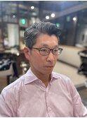 海外七三分けスタイル