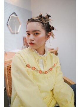 アザー(o. the .r) 個性派ヘアアレンジ