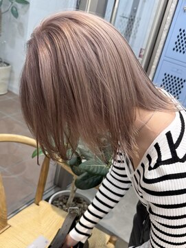 サンク 原宿 表参道(cinq) ハッシュカットミディアムレイヤーカットミルクティーベージュ