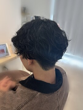 ソソ(soso.) MEN’S HAIR/スパイラルパーマ/センターパート/木更津