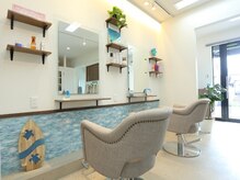 アーシェ(ASHE)の雰囲気（白×青を基調にした落ち着きのあるサロン。）