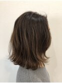 ミディアムボブにゆるパーマ