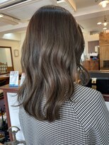 カミナ(KAMINA)&nbsp;透明感のあるオリーブグレージュ