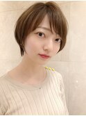 ひし形シルエットのショートマッシュ　 ミルクティーブラウン