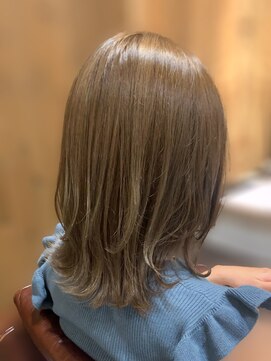 アドラーブル はなみずき店(adorable) 20代30代40代大人可愛いワンカール肩ラインミルクティー