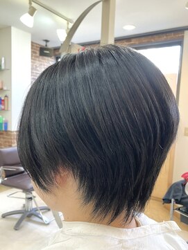 カットハウス はさみの部屋 ショートレイヤー/前下がり/襟足長め/黒髪/くびれ/流しバング