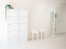カロレ(Calore)の雰囲気（白を基調とした店内は【清潔感】【明るさ】を感じ落ち着く空間に）