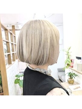 ナチュラル 南越谷店(Natural) ☆ミニボブホワイトブリーチカラー